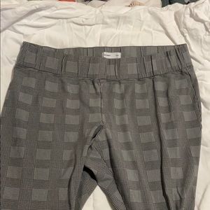Old Navy Stevie pull on pants six 4x plus